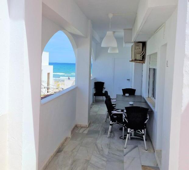 הוסטל Hostal Alba