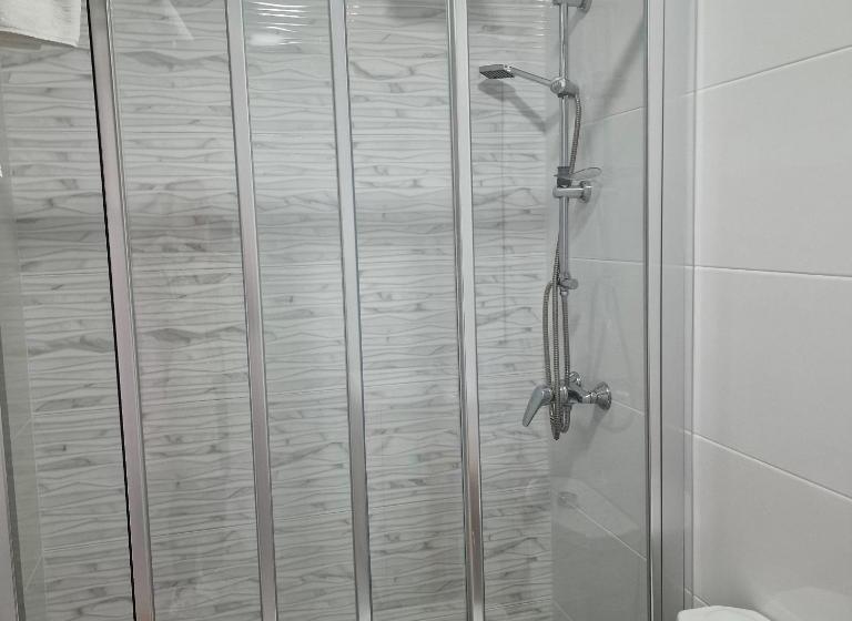 הוסטל Hostal Alba