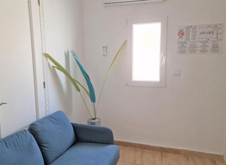 הוסטל Hostal Alba