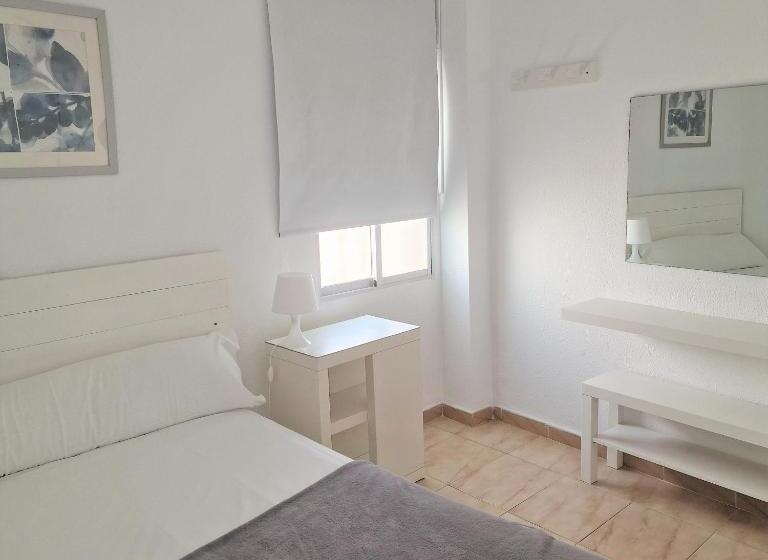 הוסטל Hostal Alba