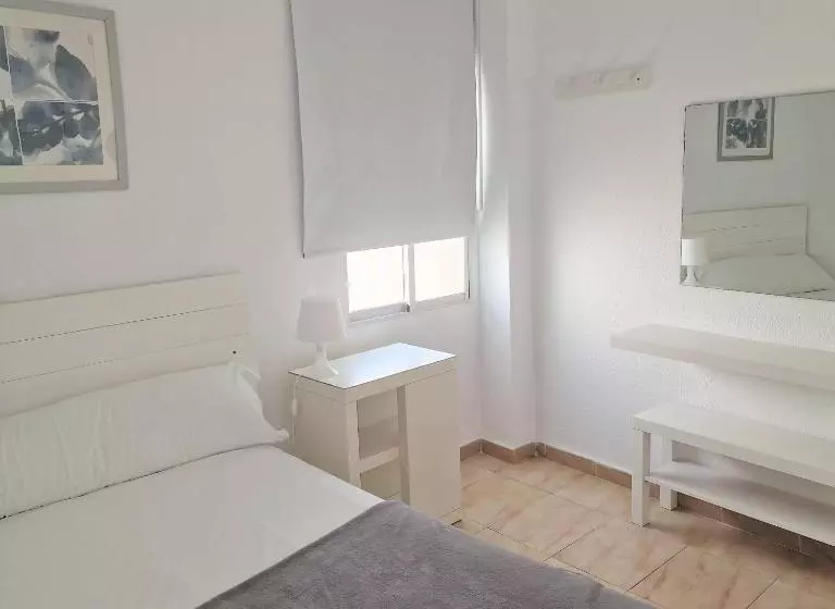 ユースホステル Hostal Alba