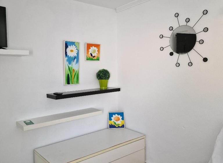 הוסטל Hostal Alba