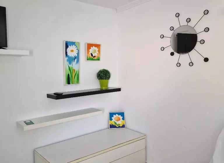 ユースホステル Hostal Alba