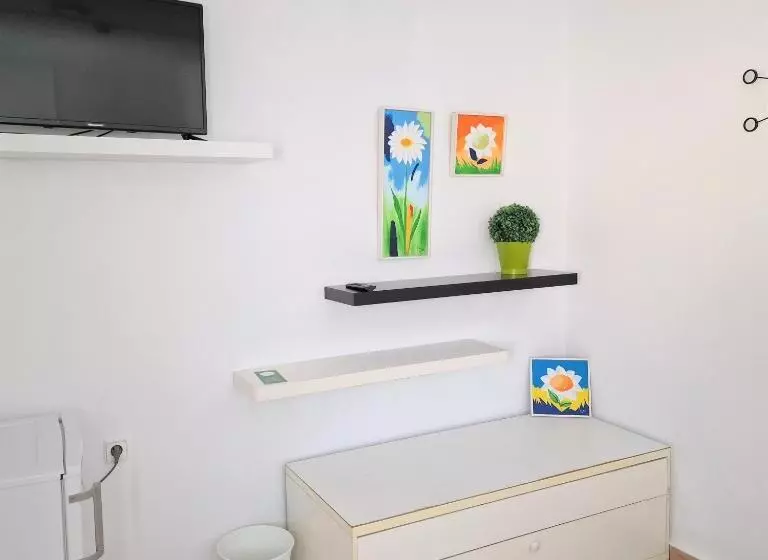 ユースホステル Hostal Alba