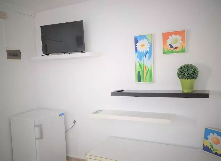 ユースホステル Hostal Alba