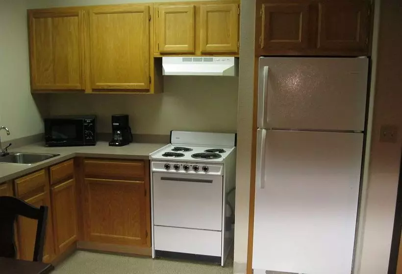 Chisholm Suite Hotel