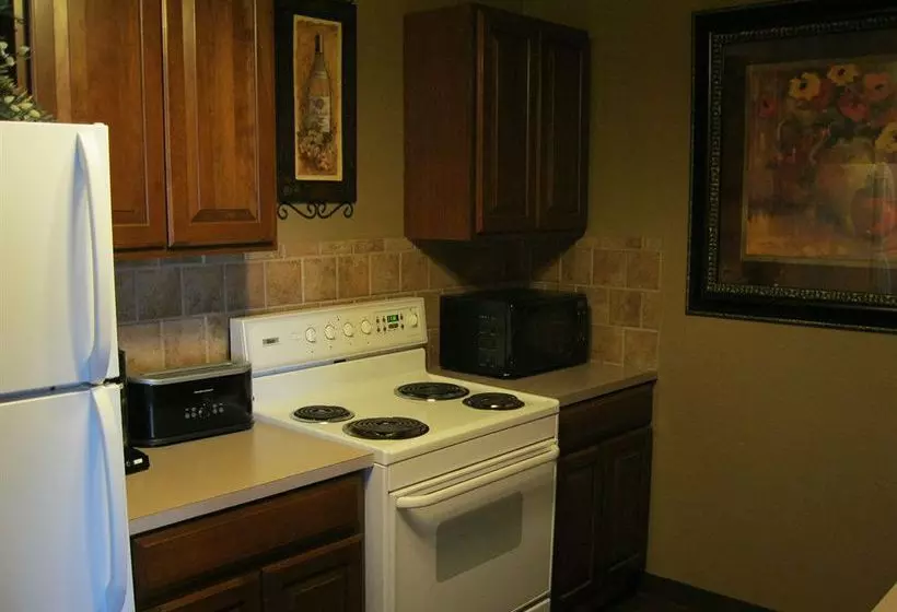 Chisholm Suite Hotel