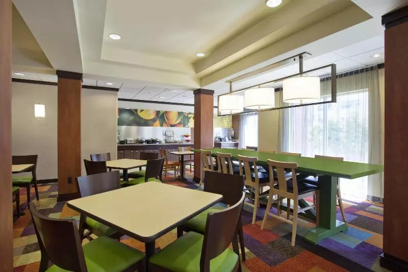 Fairfield Inn & Suites By Marriott Detroit Metro Airport Romulus