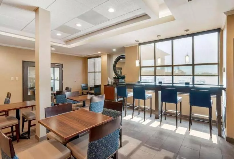 ホテル Comfort Inn & Suites