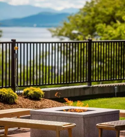 Отель Courtyard Burlington Harbor