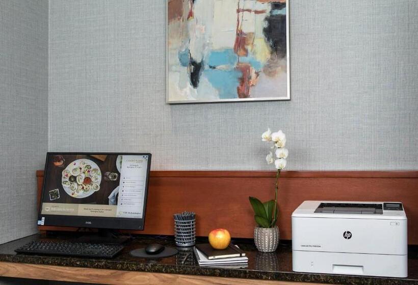 酒店 Courtyard Burlington Harbor