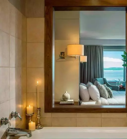 Отель Courtyard Burlington Harbor