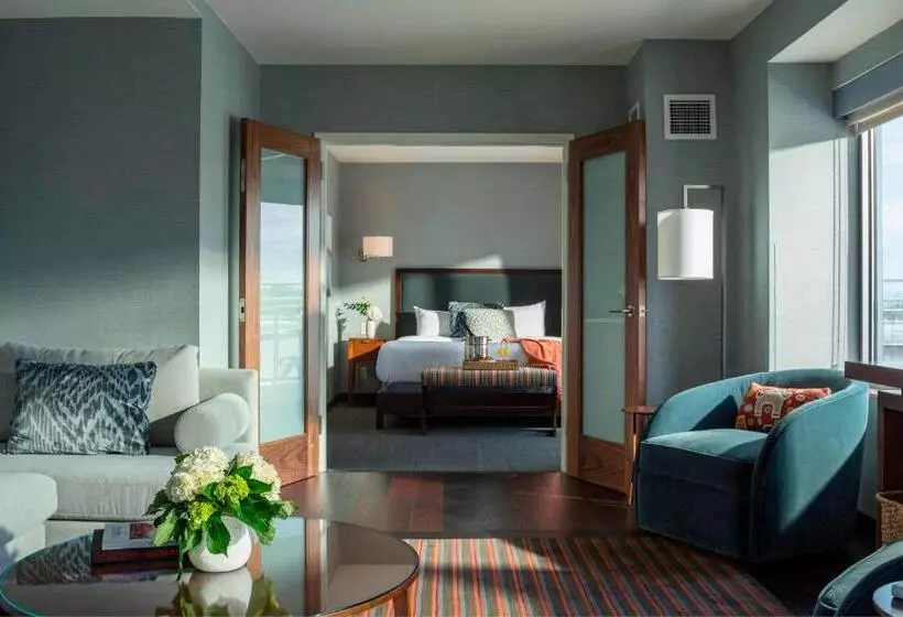 Отель Courtyard Burlington Harbor