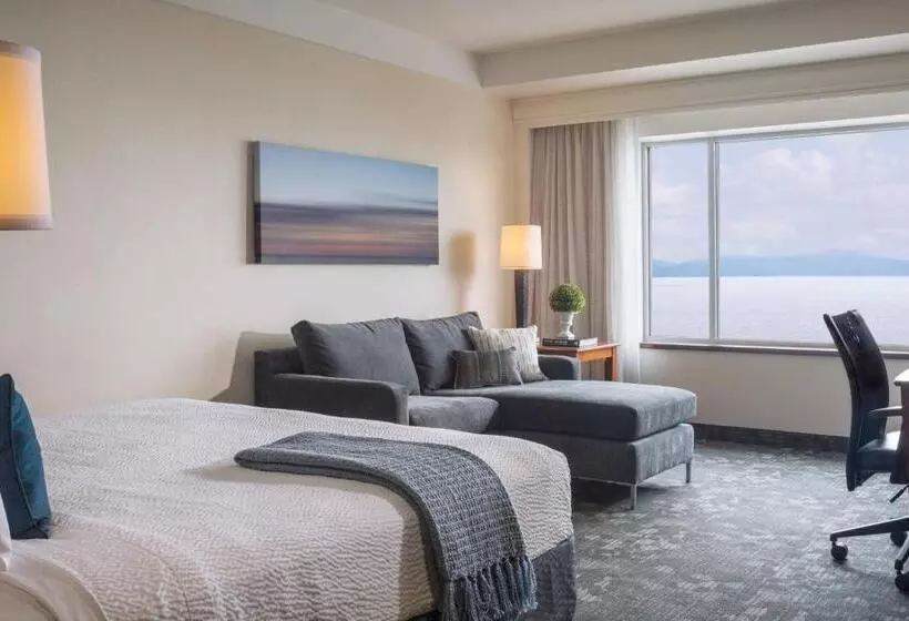 Отель Courtyard Burlington Harbor