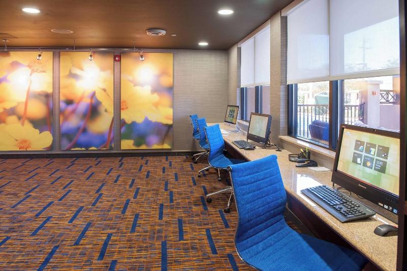 בית מלון כפרי Courtyard By Marriott Pensacola Downtown