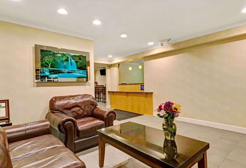 בית מלון כפרי Econo Lodge Bethel   Danbury