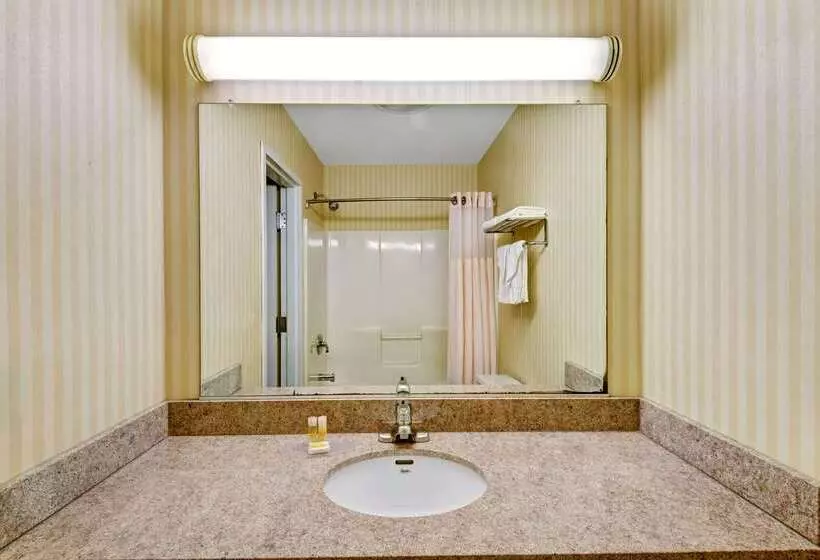 Отель Econo Lodge Bethel Danbury