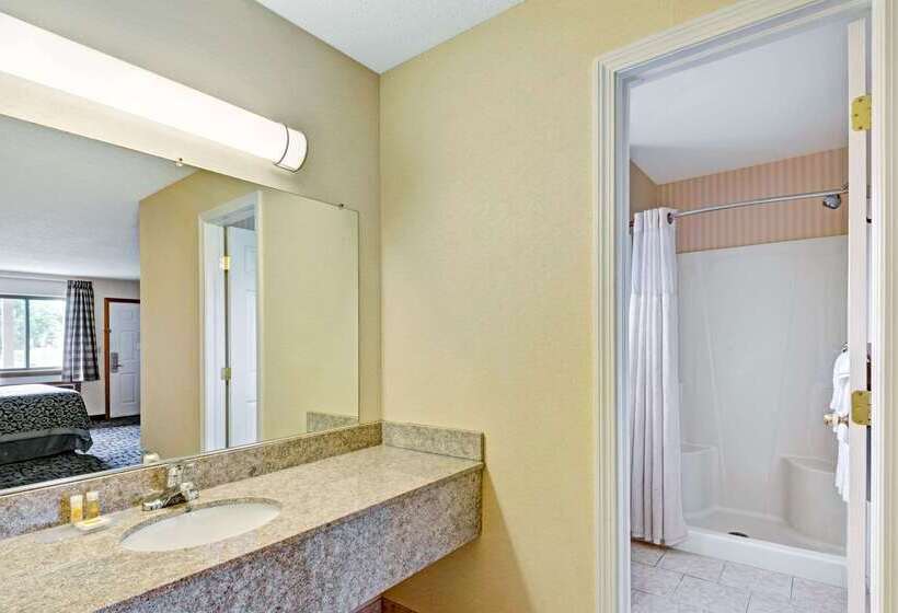 בית מלון כפרי Econo Lodge Bethel   Danbury