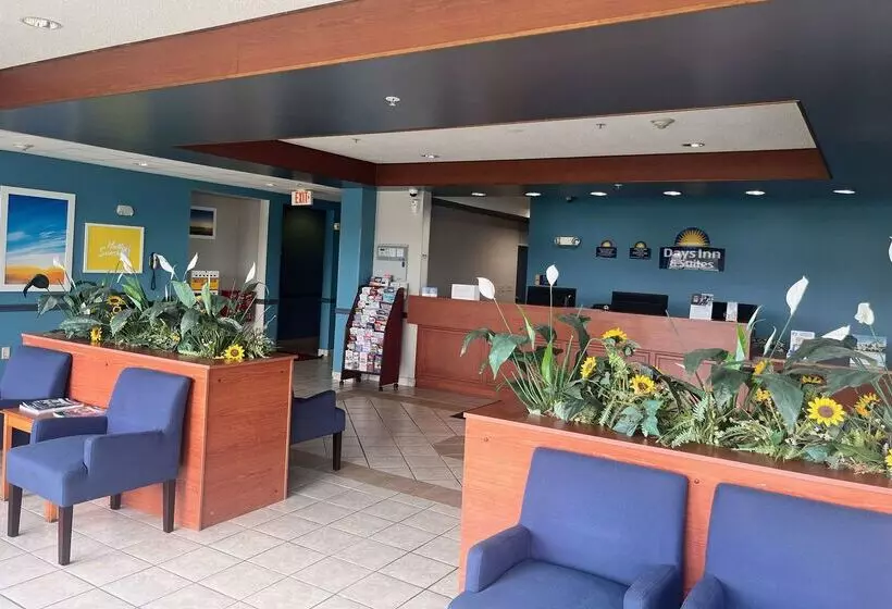 בית מלון כפרי Days Inn & Suites By Wyndham Seaford