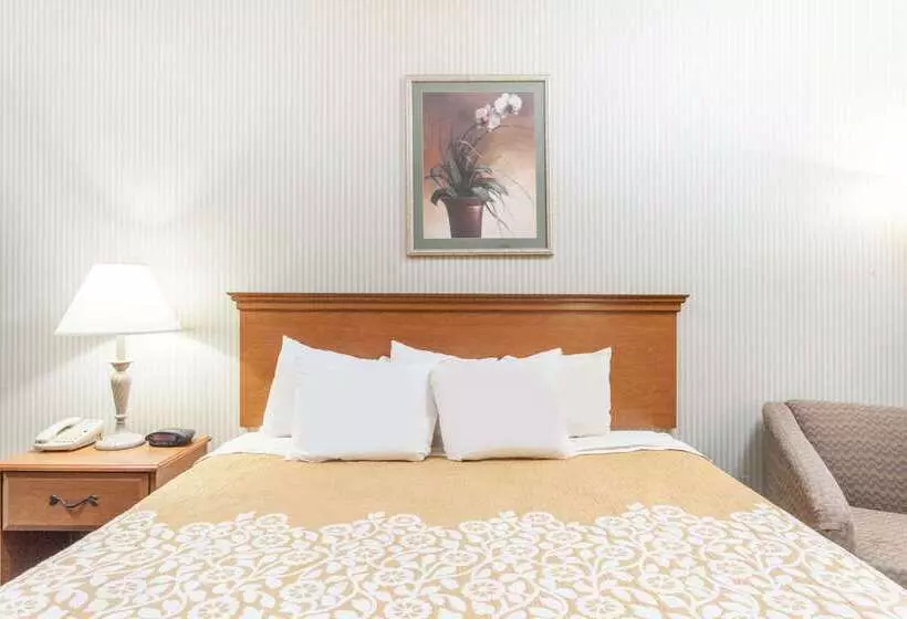 בית מלון כפרי Days Inn & Suites By Wyndham Seaford