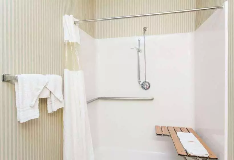 Otel Days Inn & Suites By Wyndham Seaford