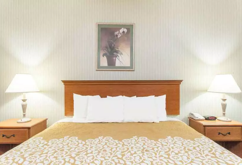 בית מלון כפרי Days Inn & Suites By Wyndham Seaford