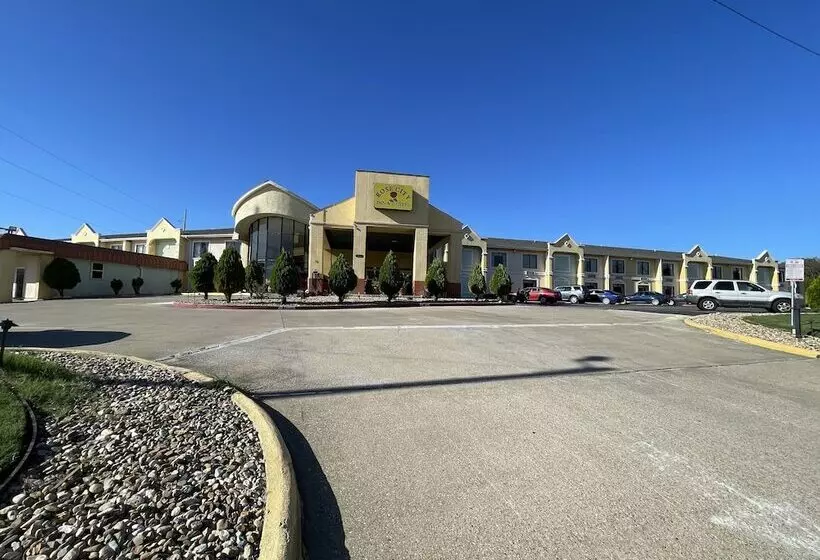 호텔 Rose City Inn & Suites