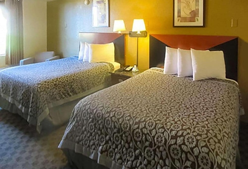 هتل Rose City Inn & Suites