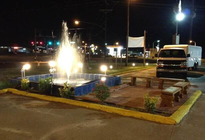 هتل Rose City Inn & Suites