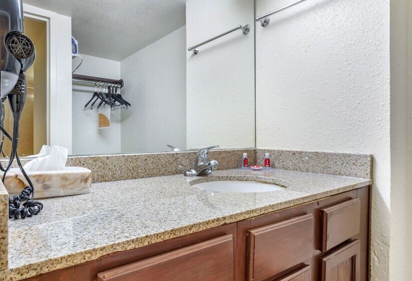 هتل Rose City Inn & Suites