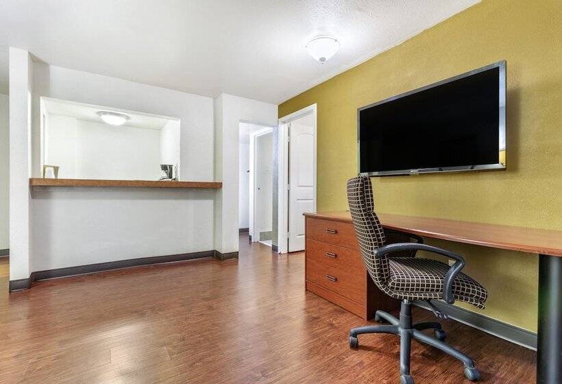 هتل Rose City Inn & Suites