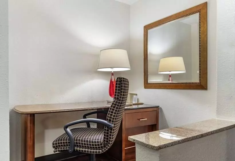 호텔 Rose City Inn & Suites