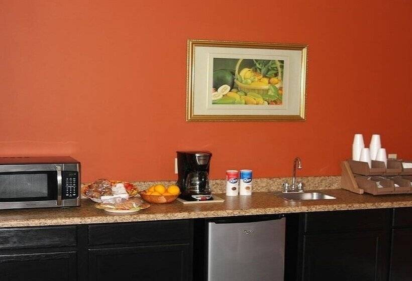 فندق Express Inn & Suites