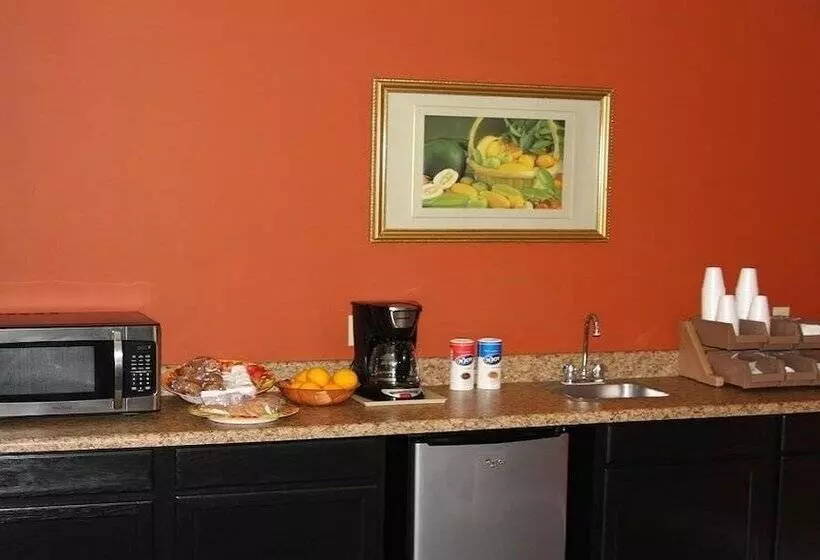 Отель Express Inn & Suites