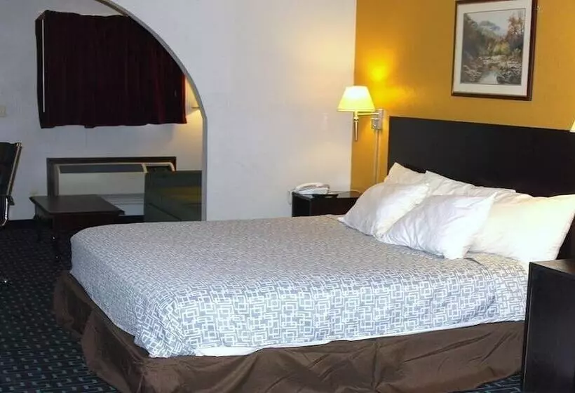 Отель Express Inn & Suites