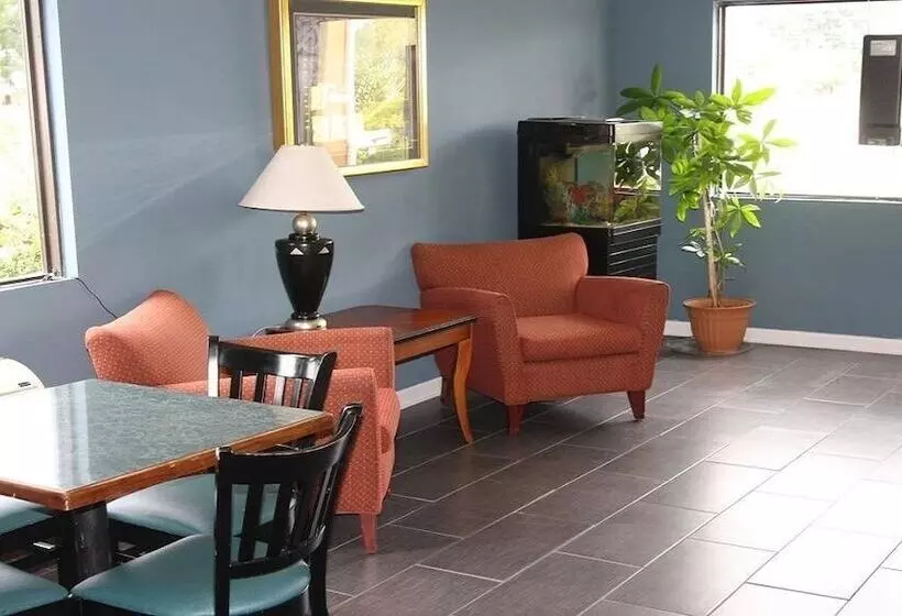 Отель Express Inn & Suites