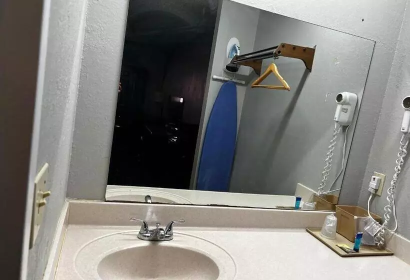 Отель Express Inn & Suites