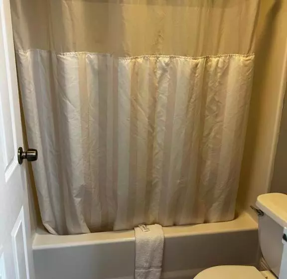 Отель Express Inn & Suites