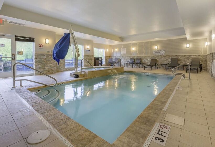 Отель Fairfield Inn & Suites By Marriott Slippery Rock