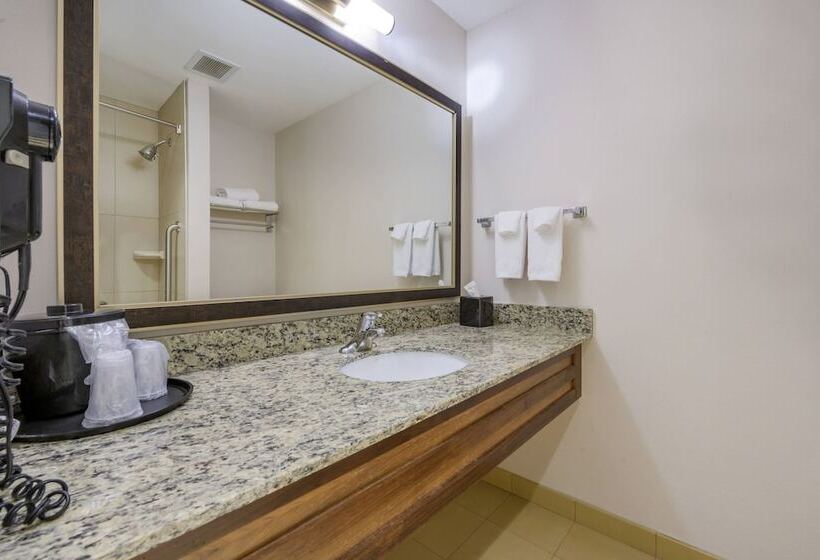 Отель Fairfield Inn & Suites By Marriott Slippery Rock