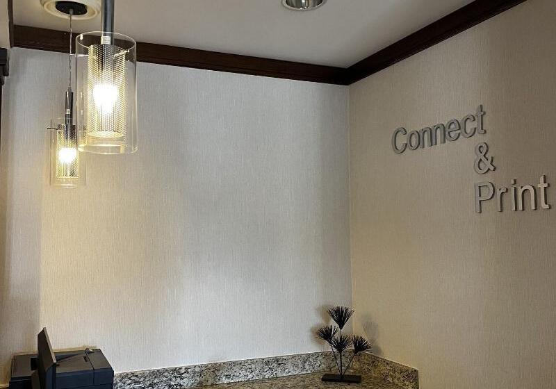 Отель Fairfield Inn & Suites By Marriott Slippery Rock