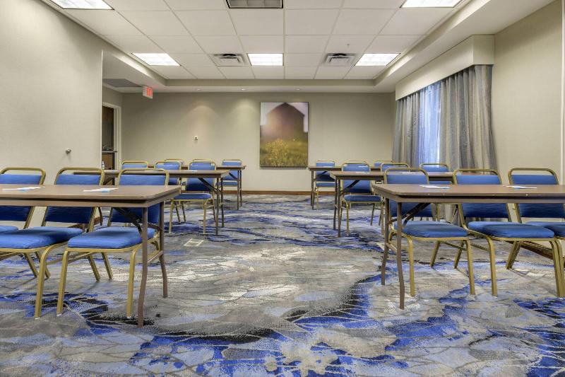 Отель Fairfield Inn & Suites By Marriott Slippery Rock