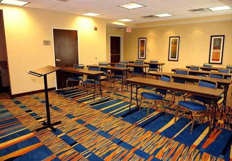 Отель Fairfield Inn & Suites By Marriott Slippery Rock