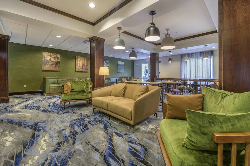 Отель Fairfield Inn & Suites By Marriott Slippery Rock