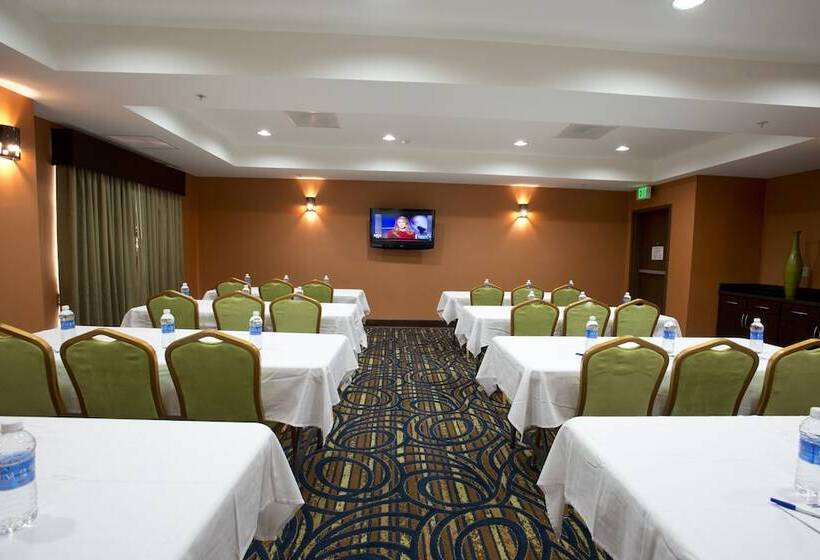 فندق Holiday Inn Express & Suites Morrilton, An Ihg