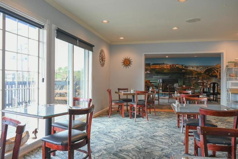 Отель The Harbor Lights Inn