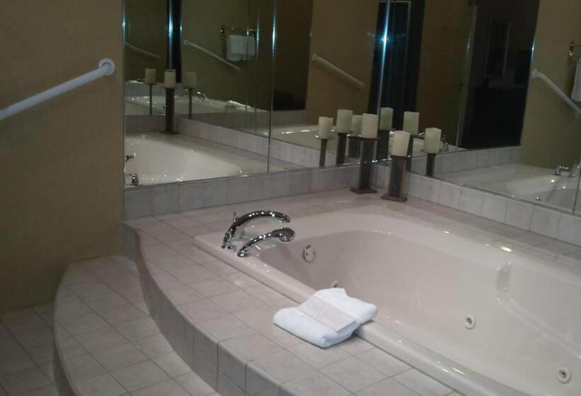 Town & Country Inn And Suites