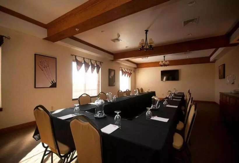 Town & Country Inn And Suites