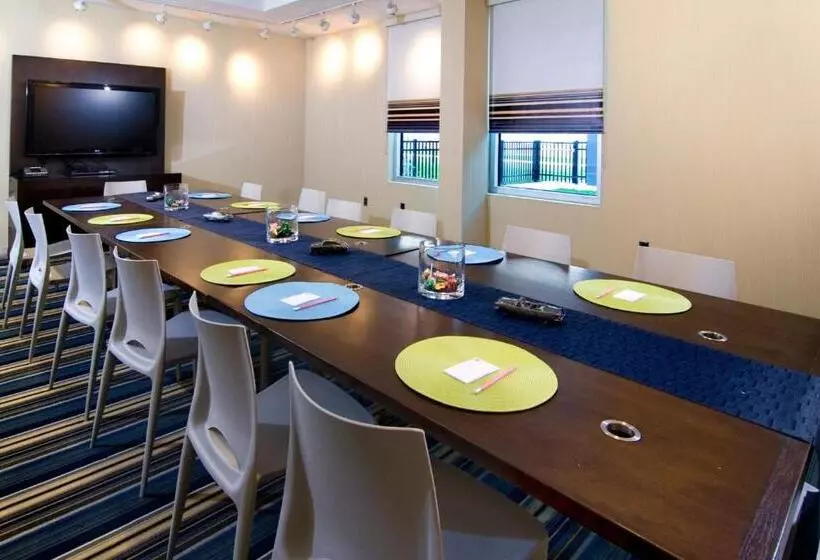 فندق Aloft Chesapeake