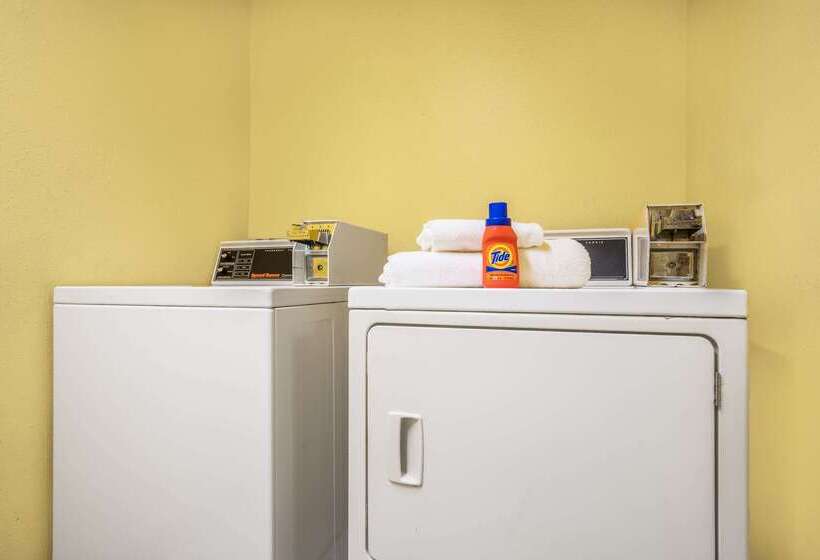 ホテル Super 8 By Wyndham Osseo Wi